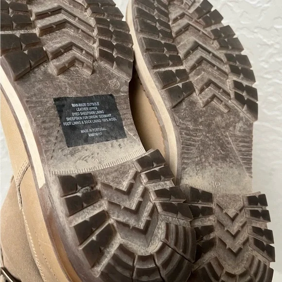 Tan and Cream Winter Boots with Shearling Lining - Picture 9 of 9